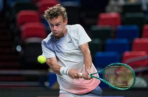 Luca Van Assche vs Learner Tien betting picks