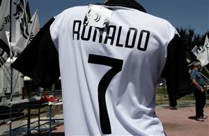 Kinumpleto ni Cristiano Ronaldo ang paglipat mula sa Real Madrid patungong Juventus