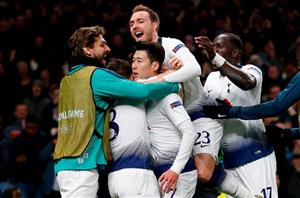 son goal celebrated by team