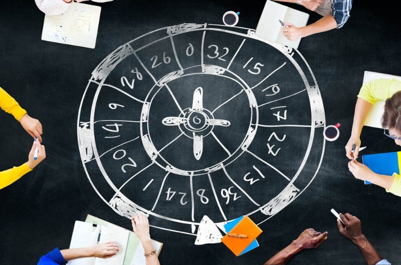 People discussing Online Roulette Tips