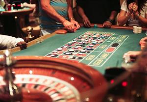 Roulette players betting