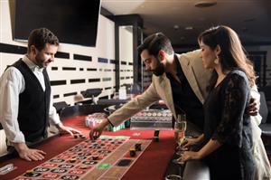 Man managing his roulette money