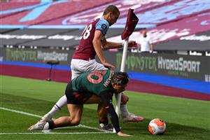 LONDON, ENGLAND - JULY 26: Jack Grealish of Aston Villa and Tomas Soucek of West Ham United clash during the Premier League match between West Ham United and Aston Villa at London Stadium on July 26, 2020 in London, England. (Photo by Justin Setterfield/Getty Images)