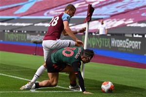 LONDON, ENGLAND - JULY 26: Jack Grealish of Aston Villa and Tomas Soucek of West Ham United clash during the Premier League match between West Ham United and Aston Villa at London Stadium on July 26, 2020 in London, England. (Photo by Justin Setterfield/Getty Images)