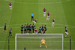 LONDON, ENGLAND - JULY 26: Manuel Lanzini of West Ham United shoots from a free kick during the Premier League match between West Ham United and Aston Villa at London Stadium on July 26, 2020 in London, England. (Photo by Justin Setterfield/Getty Images)