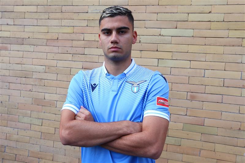 ROME, ITALY - OCTOBER 02:  SS Lazio new signing Andreas Pereira poses with the new jersey after the medical test at Paideia Hospital on October 2, 2020 in Rome, Italy.  (Photo by Paolo Bruno/Getty Images)