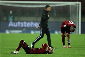 NUREMBERG, GERMANY - OCTOBER 05: Robert Klauss, head coach of Nürnberg reacts with his players after the Second Bundesliga match between 1. FC Nürnberg and SV Darmstadt 98 at Max-Morlock-Stadion on October 05, 2020 in Nuremberg, Germany. (Photo by Alexander Hassenstein/Getty Images)