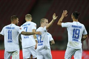 NUREMBERG, GERMANY - OCTOBER 05: Players of Darmstadt celebrate the 2nd team goal during the Second Bundesliga match between 1. FC Nürnberg and SV Darmstadt 98 at Max-Morlock-Stadion on October 05, 2020 in Nuremberg, Germany. (Photo by Alexander Hassenstein/Getty Images)