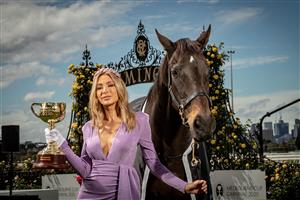 MELBOURNE, AUSTRALIA - OCTOBER 27: Melbourne Cup Carnival Ambassador Nadia Bartel poses with the Melbourne Cup and 2000 Melbourne Cup Winner 'Brew' at the Melbourne Cup Carnival launch at Flemington Racecourse on October 27, 2020 in Melbourne, Australia. (Photo by Darrian Traynor/Getty Images)