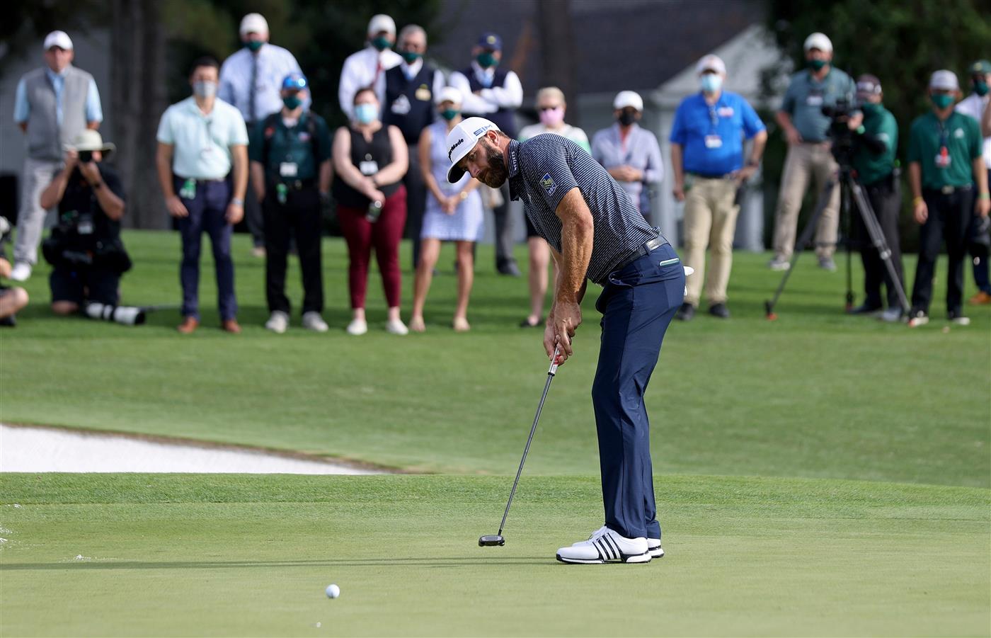 Dustin Johnson putts on the 18th green during the final round of the Masters at Augusta National Golf Club (Photo by Getty Images)