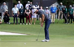 Dustin Johnson putts on the 18th green during the final round of the Masters at Augusta National Golf Club (Photo by Getty Images)