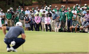 Dustin Johnson putts on the 18th green during the final round of the Masters at Augusta National Golf Club (Photo by Getty Images)
