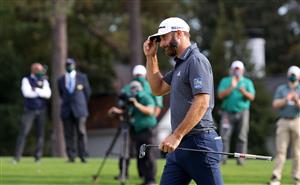 Dustin Johnson putts on the 18th green during the final round of the Masters at Augusta National Golf Club (Photo by Getty Images)
