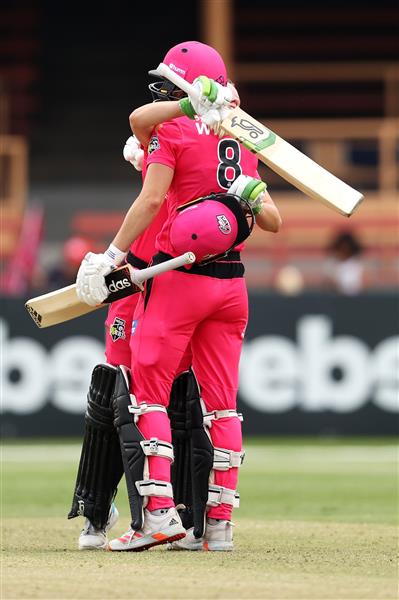 SYDNEY, AUSTRALIA - NOVEMBER 22: Alyssa Healy of the Sixers celebrates scoring a century with team mate Ellyse Perry of the Sixers during the Women's Big Bash League WBBL match between the Melbourne Stars and the Sydney Sixers at North Sydney Oval, on November 22, 2020, in Sydney, Australia. (Photo by Cameron Spencer/Getty Images)