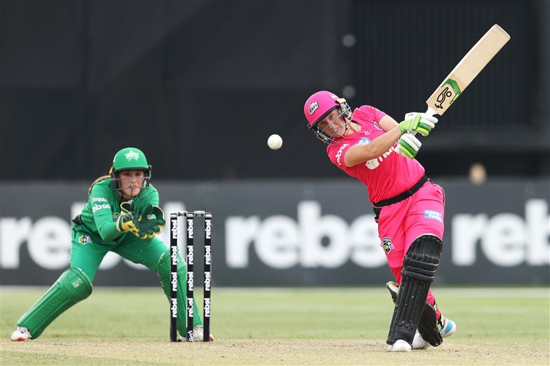 SYDNEY, AUSTRALIA - NOVEMBER 22:  Alyssa Healy of the Sixers bats during the Women's Big Bash League WBBL match between the Melbourne Stars and the Sydney Sixers at North Sydney Oval, on November 22, 2020, in Sydney, Australia. (Photo by Cameron Spencer/Getty Images)