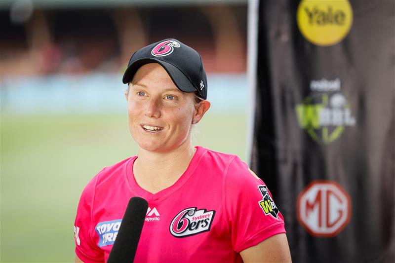 SYDNEY, AUSTRALIA - NOVEMBER 22: Player of the match Alyssa Healy of the Sixers during the Women's Big Bash League WBBL match between the Melbourne Stars and the Sydney Sixers at North Sydney Oval, on November 22, 2020, in Sydney, Australia. (Photo by Hanna Lassen/Getty Images)