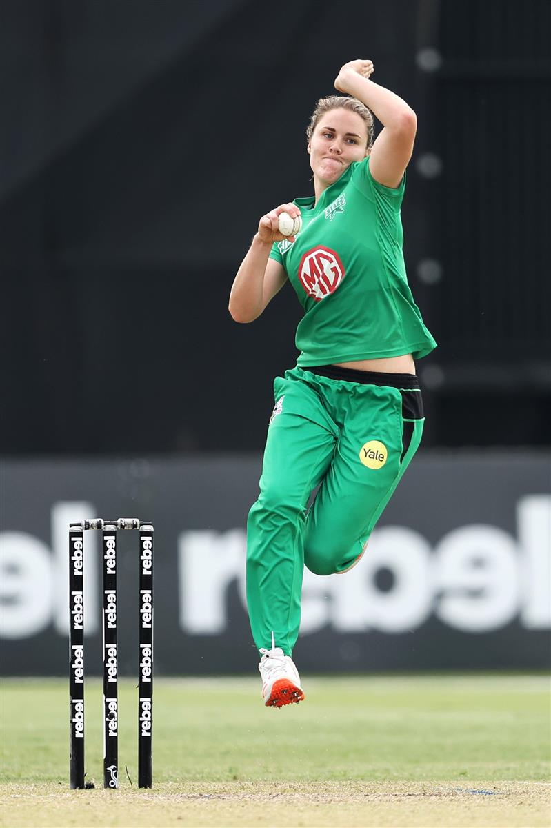 SYDNEY, AUSTRALIA - NOVEMBER 22: Nat Scriver of the Stars bowls during the Women's Big Bash League WBBL match between the Melbourne Stars and the Sydney Sixers at North Sydney Oval, on November 22, 2020, in Sydney, Australia. (Photo by Cameron Spencer/Getty Images)