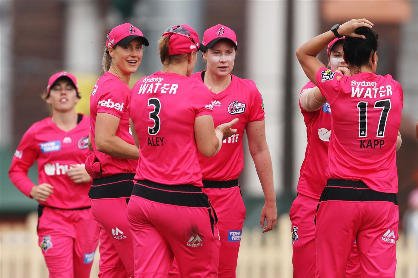 SYDNEY, AUSTRALIA - NOVEMBER 22: Ellyse Perry of the Sixers celebrates catching Elyse Villani of the Stars off a delivery by Marizanne Kapp of the Sixers during the Women's Big Bash League WBBL match between the Melbourne Stars and the Sydney Sixers at North Sydney Oval, on November 22, 2020, in Sydney, Australia. (Photo by Cameron Spencer/Getty Images)