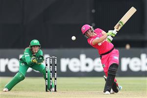 SYDNEY, AUSTRALIA - NOVEMBER 22:  Alyssa Healy of the Sixers bats during the Women's Big Bash League WBBL match between the Melbourne Stars and the Sydney Sixers at North Sydney Oval, on November 22, 2020, in Sydney, Australia. (Photo by Cameron Spencer/Getty Images)