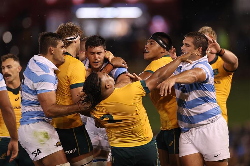 NEWCASTLE, AUSTRALIA - NOVEMBER 21: A fight breaks out during the 2020 Tri-Nations match between the Australian Wallabies and the Argentina Pumas at McDonald Jones Stadium on November 21, 2020 in Newcastle, Australia. (Photo by Cameron Spencer/Getty Images)