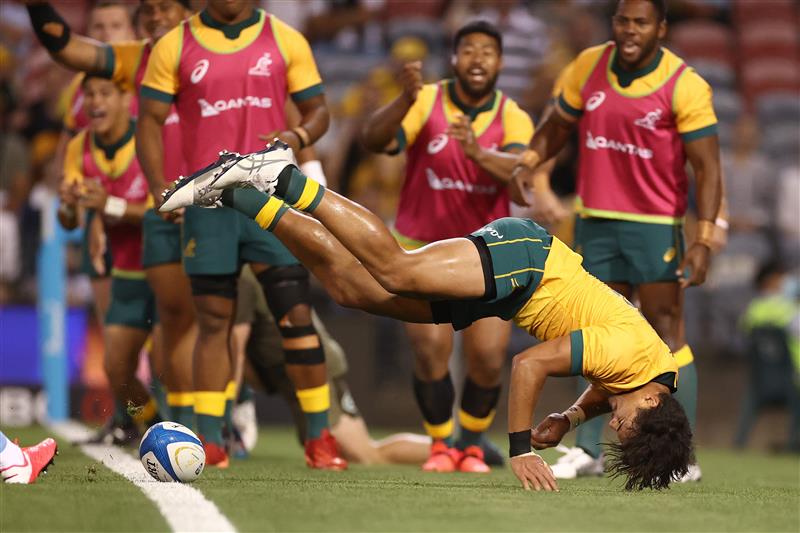 NEWCASTLE, AUSTRALIA - NOVEMBER 21: Jordan Petaia of Australia touches down for a dis-allowed try during the 2020 Tri-Nations match between the Australian Wallabies and the Argentina Pumas at McDonald Jones Stadium on November 21, 2020 in Newcastle, Australia. (Photo by Cameron Spencer/Getty Images)