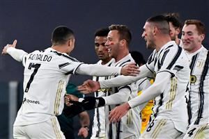 Portuguese forward Cristiano Ronaldo (L) celebrates with Juventus' Brazilian midfielder Arthur (C) and teammates after opening the scoring during the Italian Serie A football match Juventus vs Cagliari on November 21, 2020 at the Juventus stadium in Turin. (Photo by MIGUEL MEDINA / AFP) (Photo by MIGUEL MEDINA/AFP via Getty Images)