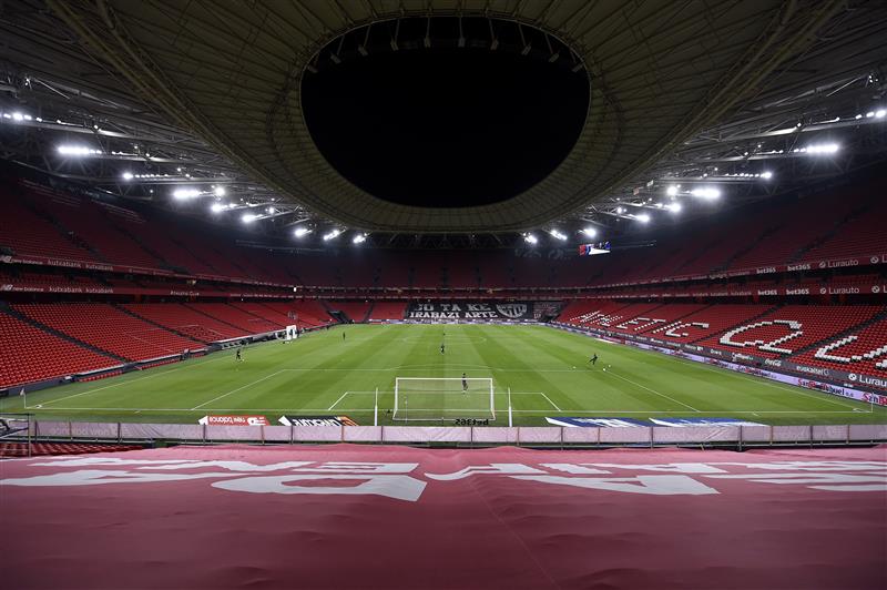 BILBAO, SPAIN - NOVEMBER 23: General view inside the stadium prior to the La Liga Santander match between Athletic Club and Real Betis at Estadio de San Mames on November 23, 2020 in Bilbao, Spain. Sporting stadiums around Spain remain under strict restrictions due to the Coronavirus Pandemic as Government social distancing laws prohibit fans inside venues resulting in games being played behind closed doors. (Photo by Juan Manuel Serrano Arce/Getty Images)