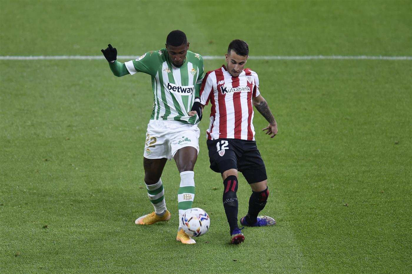 BILBAO, SPAIN - NOVEMBER 23: Gaizka Larrazabal of Athletic Bilbao is challenged by Emerson of Real Betis during the La Liga Santander match between Athletic Club and Real Betis at Estadio de San Mames on November 23, 2020 in Bilbao, Spain. Sporting stadiums around Spain remain under strict restrictions due to the Coronavirus Pandemic as Government social distancing laws prohibit fans inside venues resulting in games being played behind closed doors. (Photo by Juan Manuel Serrano Arce/Getty Images)