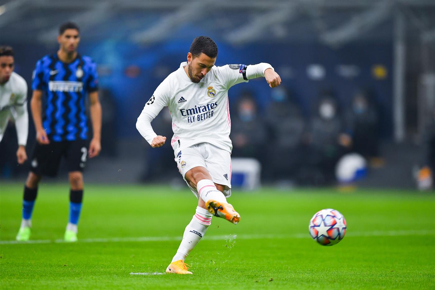 MILAN, ITALY - NOVEMBER 25: Eden Hazard of Real Madrid scores their team