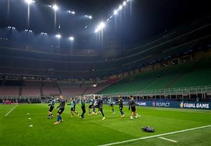 MILAN, ITALY - NOVEMBER 25: Players of FC Internazionale warm up prior to the UEFA Champions League Group B stage match between FC Internazionale and Real Madrid at Stadio Giuseppe Meazza on November 25, 2020 in Milan, Italy. Football Stadiums around Europe remain empty due to the Coronavirus Pandemic as Government social distancing laws prohibit fans inside venues resulting in fixtures being played behind closed doors. (Photo by Valerio Pennicino/Getty Images)