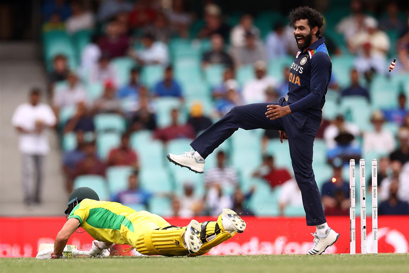 SYDNEY, AUSTRALIA - NOVEMBER 29: David Warner of Australia is run out during game two of the One Day International series between Australia and India at Sydney Cricket Ground on November 29, 2020 in Sydney, Australia. (Photo by Ryan Pierse/Getty Images)