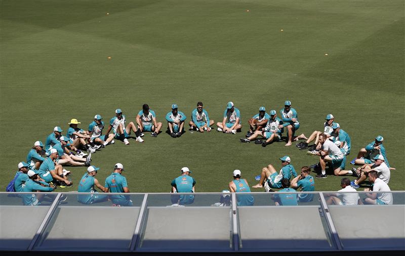 CANBERRA, AUSTRALIA - DECEMBER 01: The Australian Team meet in a circle during an Australian ODI nets session at Manuka Oval on December 01, 2020 in Canberra, Australia. (Photo by Ryan Pierse/Getty Images)