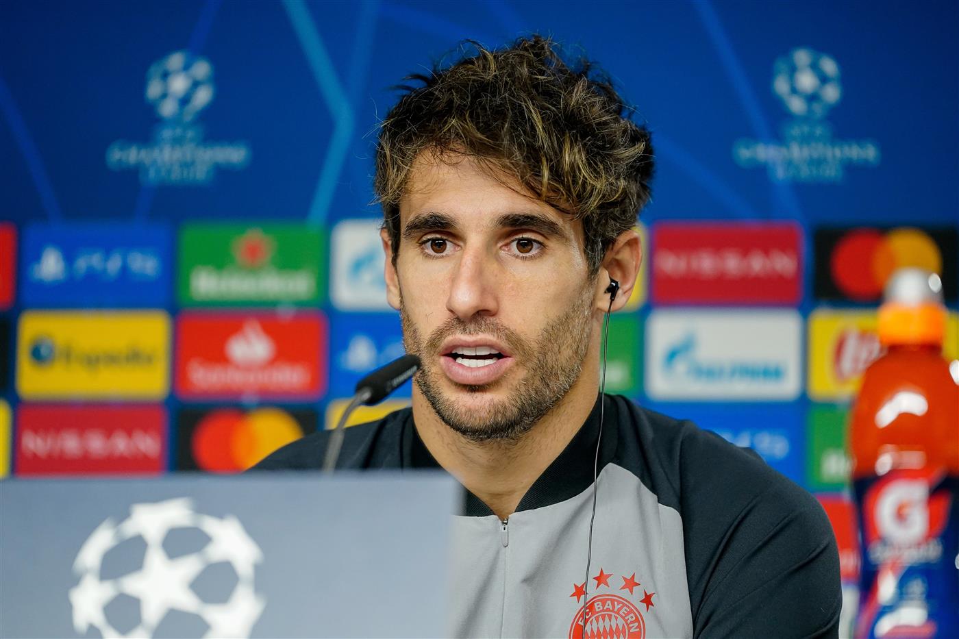 MUNICH, GERMANY - NOVEMBER 30:  In this handout image provided by FC Bayern Muenchen Javi Martinez of FC Bayern Muenchen speaks during a press conference a day before the UEFA Champions League Group A stage match between FC Bayern Muenchen and Atletico Madrid at Saebener Strasse training ground on November 30, 2020 in Munich, Germany. (Photo by Handout/FC Bayern via Getty Images)