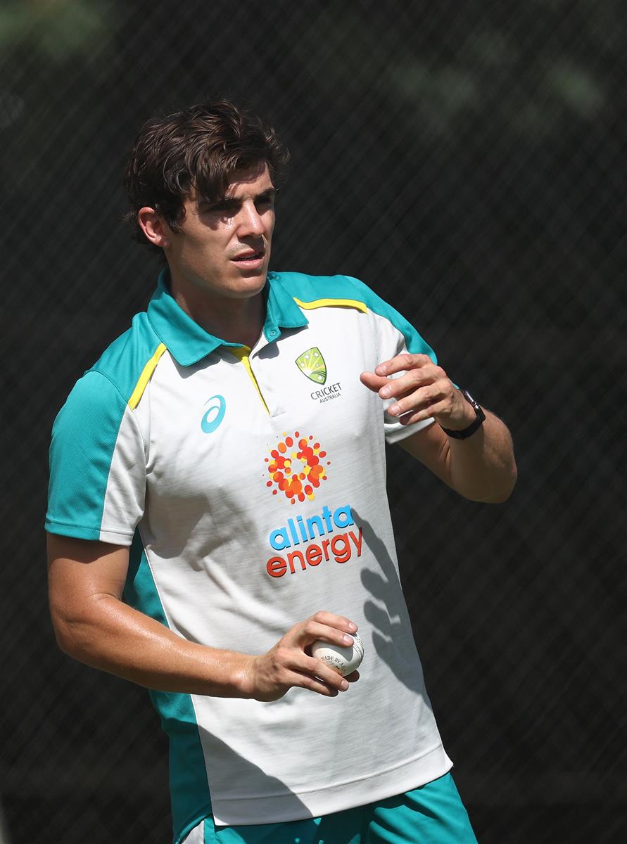 CANBERRA, AUSTRALIA - DECEMBER 01: Sean Abbott of Australia trains during an Australian ODI nets session at Manuka Oval on December 01, 2020 in Canberra, Australia. (Photo by Ryan Pierse/Getty Images)