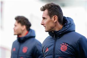 MUNICH, GERMANY - NOVEMBER 30: In this handout image provided by FC Bayern Muenchen Miroslav Klose, assistant coach of Bayern Muenchen, arrives for a training session a day before the UEFA Champions League Group A stage match between FC Bayern Muenchen and Atletico Madrid at Saebener Strasse training ground on November 30, 2020 in Munich, Germany. (Photo by Handout/FC Bayern via Getty Images)