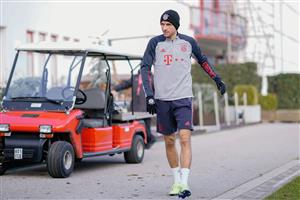 MUNICH, GERMANY - NOVEMBER 30: In this handout image provided by FC Bayern Muenchen Thomas Mueller of FC Bayern Muenchen arrives for a training session a day before the UEFA Champions League Group A stage match between FC Bayern Muenchen and Atletico Madrid at Saebener Strasse training ground on November 30, 2020 in Munich, Germany. (Photo by Handout/FC Bayern via Getty Images)