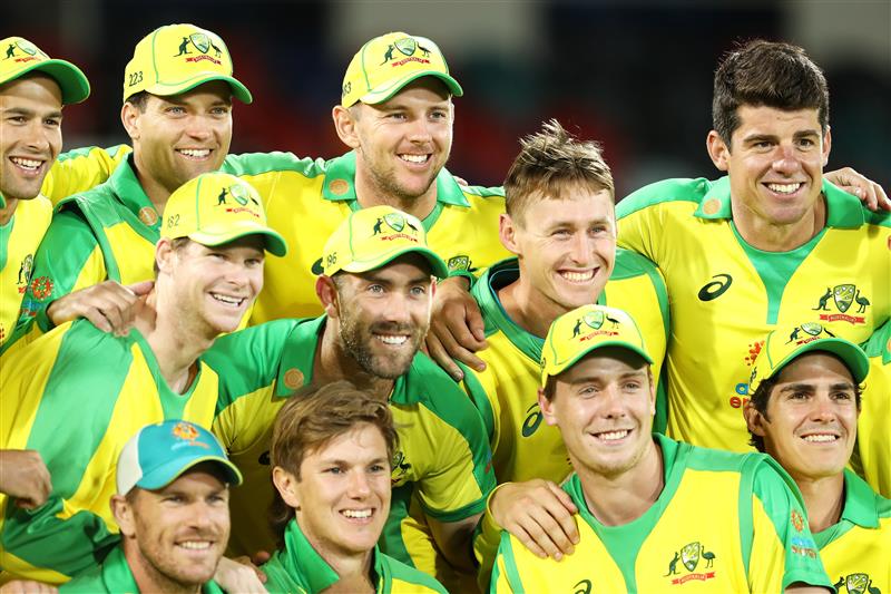 CANBERRA, AUSTRALIA - DECEMBER 02: The Australian team pose with the trophy after their series win 2-1 after game three of the One Day International series between Australia and India at Manuka Oval on December 02, 2020 in Canberra, Australia. (Photo by Mark Kolbe/Getty Images)