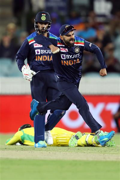 CANBERRA, AUSTRALIA - DECEMBER 02: (EDITORS NOTE: Retransmission with alternate crop.) Virat Kohli of India celebrates the run out of Alex Carey of Australia during game three of the One Day International series between Australia and India at Manuka Oval on December 02, 2020 in Canberra, Australia. (Photo by Mark Kolbe/Getty Images)