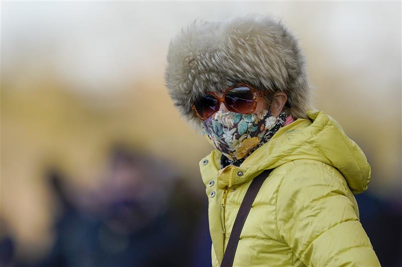 ESHER, ENGLAND - DECEMBER 05: All dressed up for winter national hunt racing at Sandown Park on December 05, 2020 in Esher, England. Owners and a limited number of the public are allowed to attend the meeting due to the Coronavirus pandemic. (Photo by Alan Crowhurst/Getty Images)