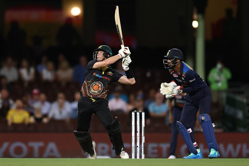 SYDNEY, AUSTRALIA - DECEMBER 06: Steve Smith of Australia bats during game two of the Twenty20 International series between Australia and India at Sydney Cricket Ground on December 06, 2020 in Sydney, Australia. (Photo by Ryan Pierse/Getty Images)