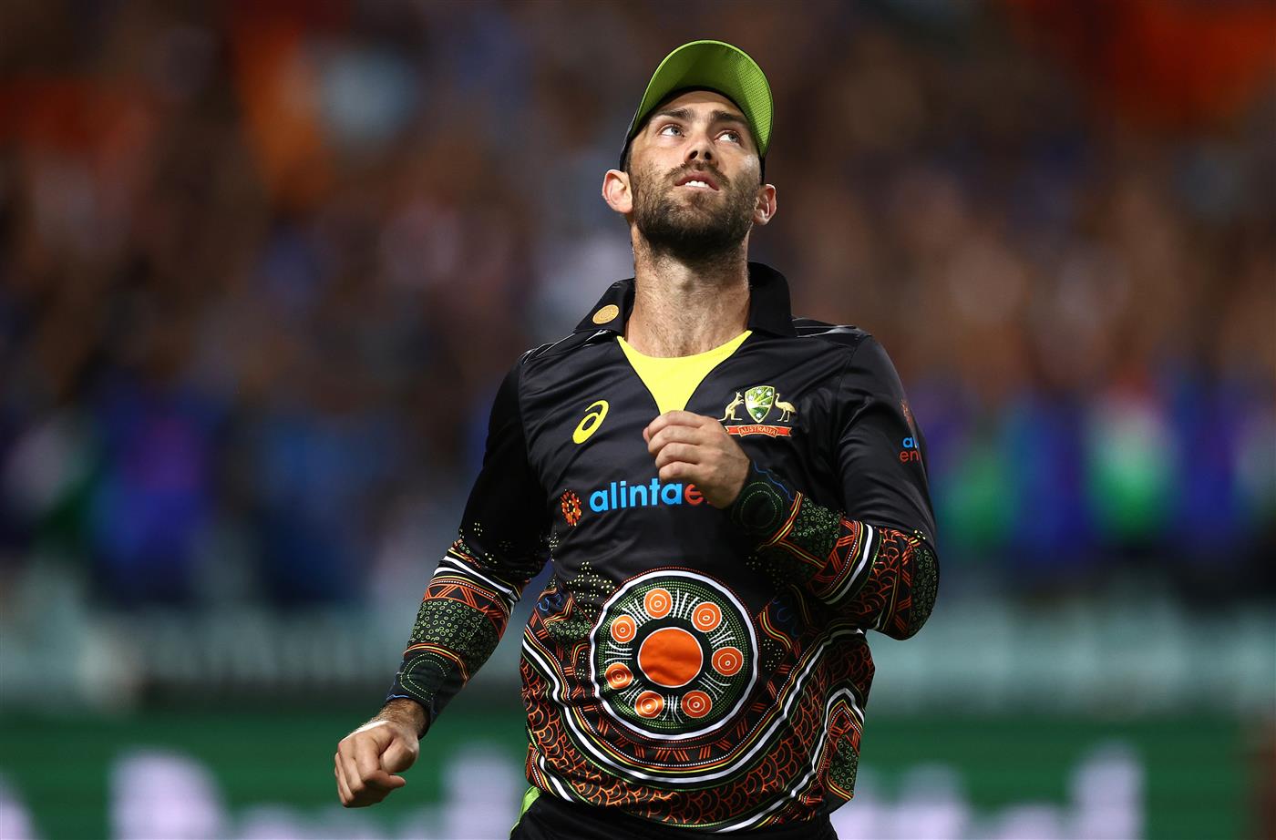 SYDNEY, AUSTRALIA - DECEMBER 06: Glenn Maxwell of Australia watches a six go over his head during game two of the Twenty20 International series between Australia and India at Sydney Cricket Ground on December 06, 2020 in Sydney, Australia. (Photo by Ryan Pierse/Getty Images)