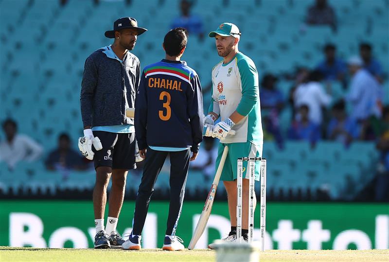 SYDNEY, AUSTRALIA - DECEMBER 08: Aaron Finch of Australia speaks to Hardik Pandya and Yuzvendra Chahal of India before  game three of the Twenty20 International series between Australia and India at Sydney Cricket Ground on December 08, 2020 in Sydney, Australia. (Photo by Ryan Pierse/Getty Images)
