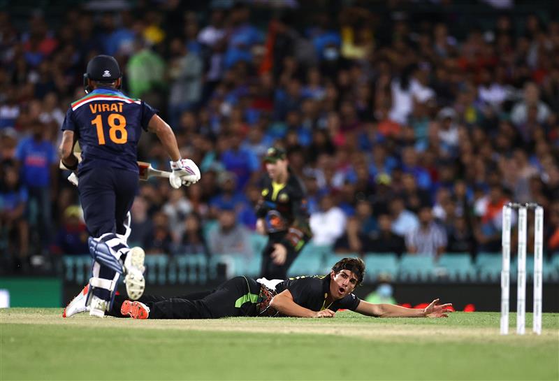 SYDNEY, AUSTRALIA - DECEMBER 08: Sean Abbott of Australia reacts after diving to field the ball during game three of the Twenty20 International series between Australia and India at Sydney Cricket Ground on December 08, 2020 in Sydney, Australia. (Photo by Ryan Pierse/Getty Images)