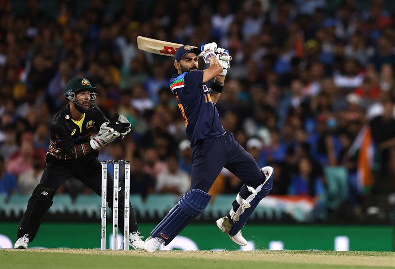 SYDNEY, AUSTRALIA - DECEMBER 08: Virat Kohli of India bats as Matthew Wade of Australia keeps wicket during game three of the Twenty20 International series between Australia and India at Sydney Cricket Ground on December 08, 2020 in Sydney, Australia. (Photo by Ryan Pierse/Getty Images)
