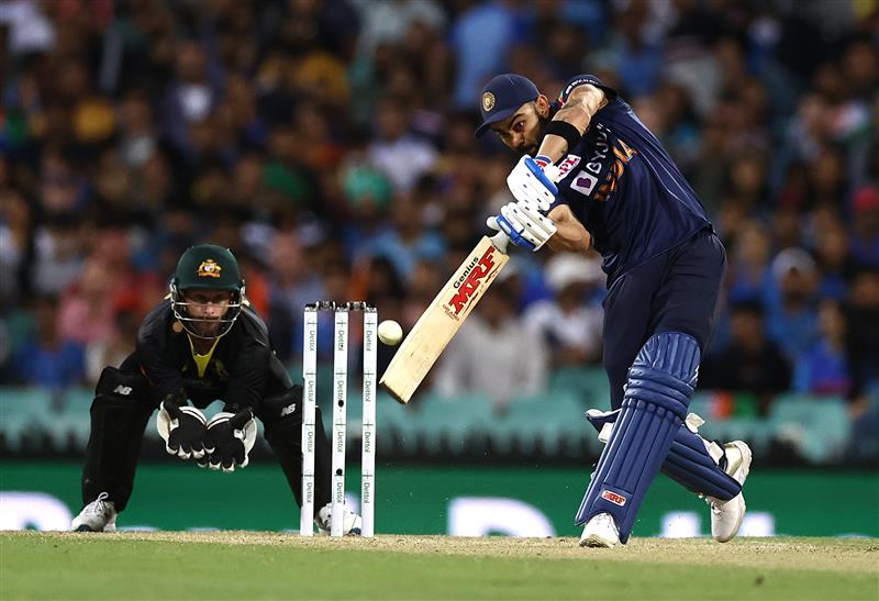 SYDNEY, AUSTRALIA - DECEMBER 08: Virat Kohli of India bats as Matthew Wade of Australia keeps wicket during game three of the Twenty20 International series between Australia and India at Sydney Cricket Ground on December 08, 2020 in Sydney, Australia. (Photo by Ryan Pierse/Getty Images)