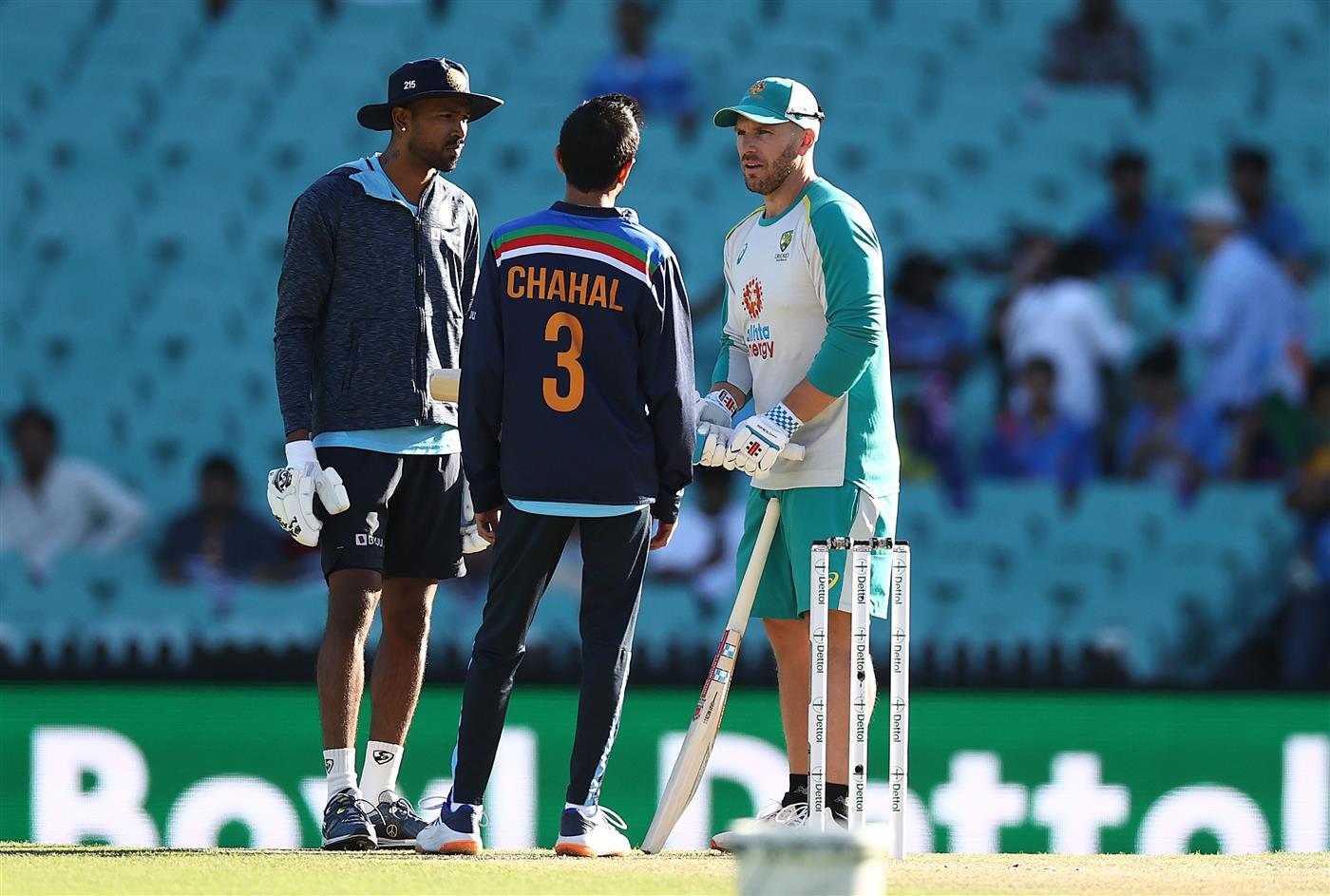 SYDNEY, AUSTRALIA - DECEMBER 08: Aaron Finch of Australia speaks to Hardik Pandya and Yuzvendra Chahal of India before  game three of the Twenty20 International series between Australia and India at Sydney Cricket Ground on December 08, 2020 in Sydney, Australia. (Photo by Ryan Pierse/Getty Images)