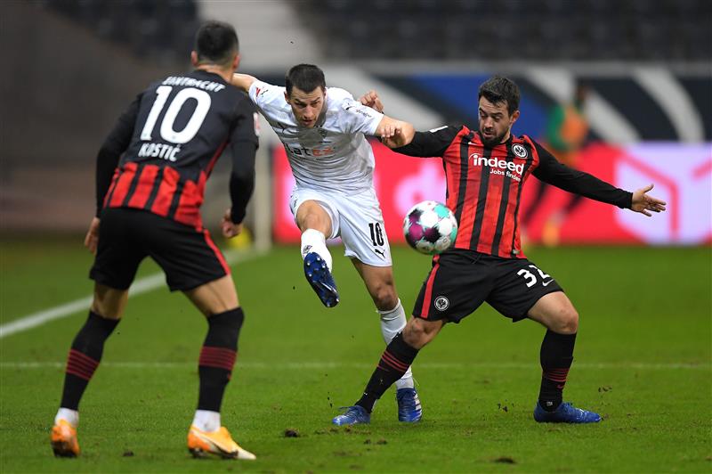 FRANKFURT AM MAIN, GERMANY - DECEMBER 15: Stefan Lainer of Borussia Moenchengladbach battles for possession with Amin Younes of Eintracht Frankfurt during the Bundesliga match between Eintracht Frankfurt and Borussia Moenchengladbach at Deutsche Bank Park on December 15, 2020 in Frankfurt am Main, Germany. Sporting stadiums around Germany remain under strict restrictions due to the Coronavirus Pandemic as Government social distancing laws prohibit fans inside venues resulting in games being played behind closed doors. (Photo by Alexander Scheuber/Getty Images)