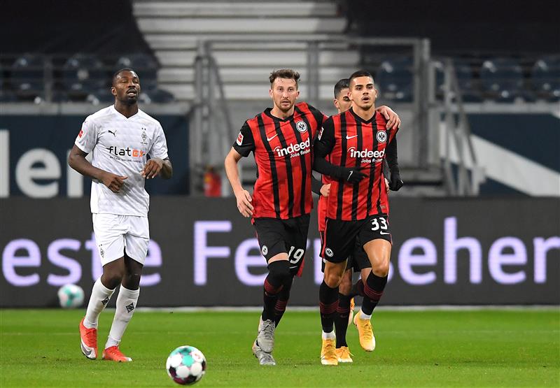 FRANKFURT AM MAIN, GERMANY - DECEMBER 15: Andre Silva of Eintracht Frankfurt celebrates with teammate David Abraham after scoring his sides first goal during the Bundesliga match between Eintracht Frankfurt and Borussia Moenchengladbach at Deutsche Bank Park on December 15, 2020 in Frankfurt am Main, Germany. Sporting stadiums around Germany remain under strict restrictions due to the Coronavirus Pandemic as Government social distancing laws prohibit fans inside venues resulting in games being played behind closed doors. (Photo by Alexander Scheuber/Getty Images)