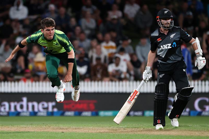 HAMILTON, NEW ZEALAND - DECEMBER 20: Shaheen Afridi of Pakistan bowls (L) with Kane Williamson, captain of New Zealand  
 (R) during game two of the International T20 series between New Zealand and Pakistan at Seddon Park on December 20, 2020 in Hamilton, New Zealand. (Photo by Fiona Goodall/Getty Images)