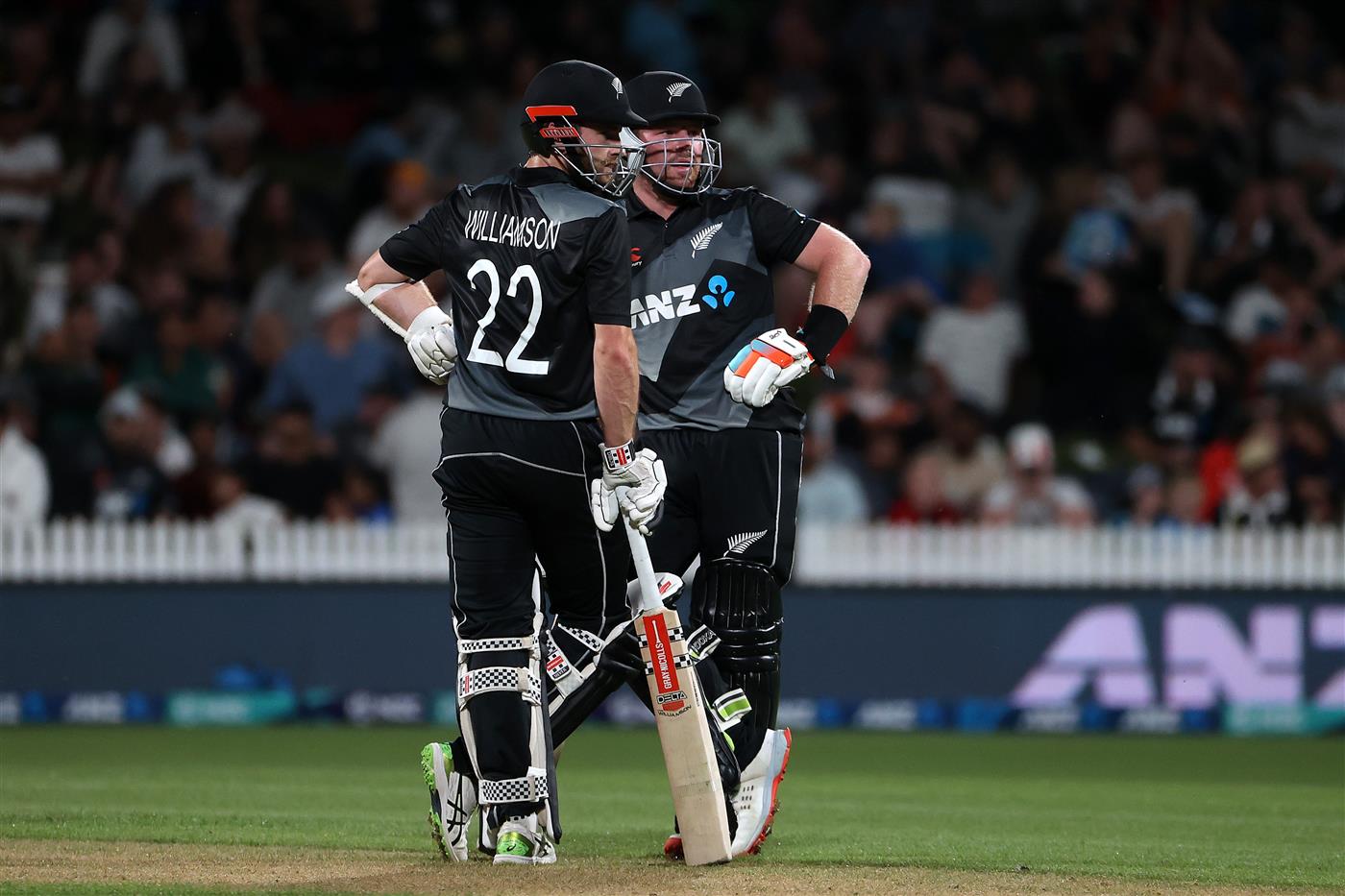 HAMILTON, NEW ZEALAND - DECEMBER 20: Kane Williamson, captain of New Zealand (L) and Tim Seifert of New Zealand  (R) talk during game two of the International T20 series between New Zealand and Pakistan at Seddon Park on December 20, 2020 in Hamilton, New Zealand. (Photo by Fiona Goodall/Getty Images)